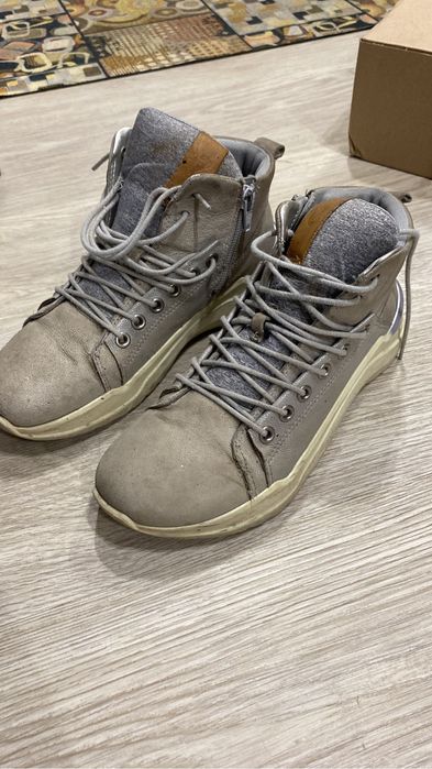 Продам зимние  и демисезонные ботинки