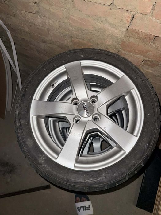 Летни джанти Dezent  комплект гуми