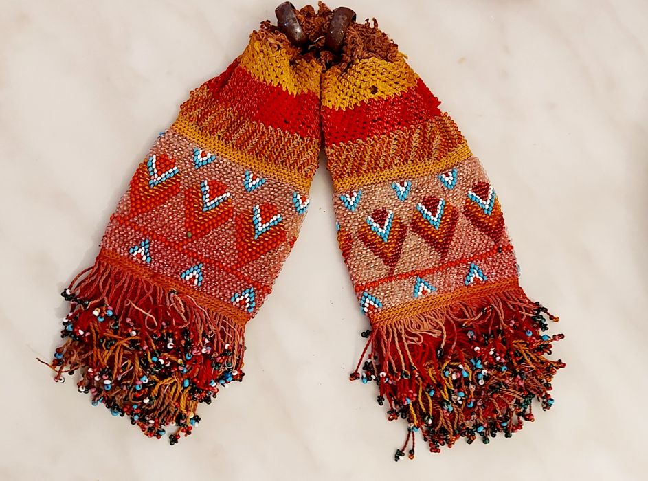 Saculeti de bani lucrati manual tinuti de boieri la brau 180 ani