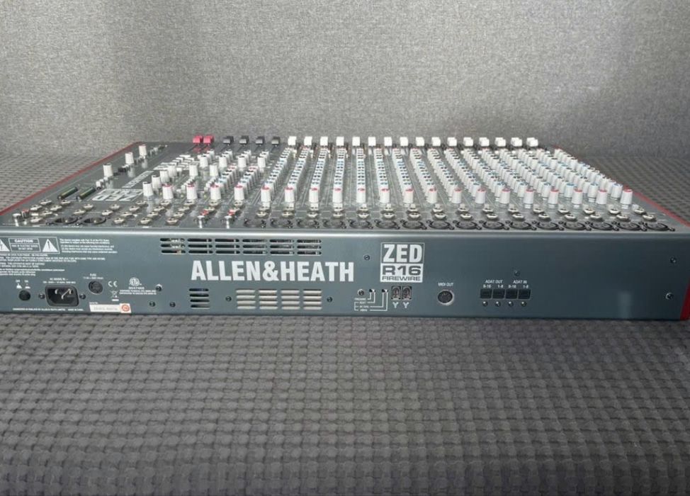 Vand Allen Heath Zed R16 mixer de studio si live