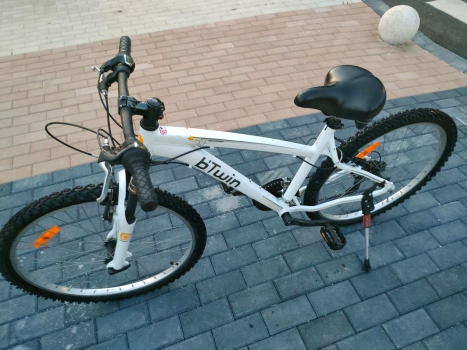 Bicicleta Mtb 30. Stare ca noua 26 inch
CADRU: fier
- FURCA: VELORS
-