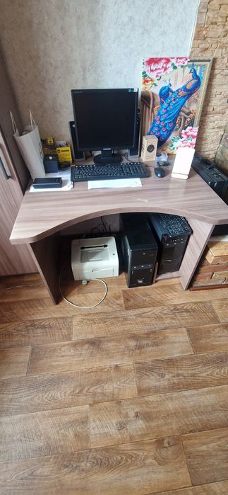 Компьютерный стол со шкафом