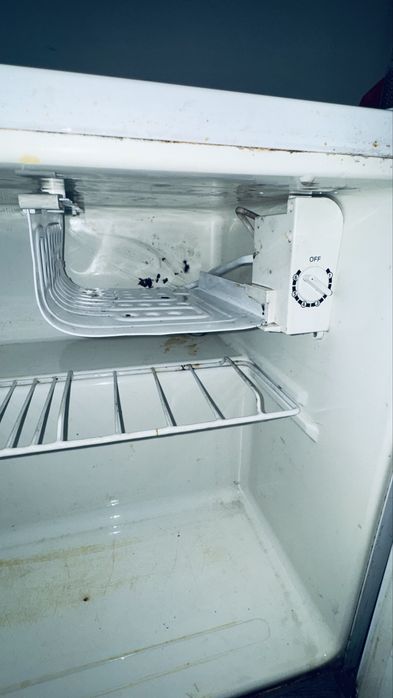 Продам холодильник Midea c морозильником