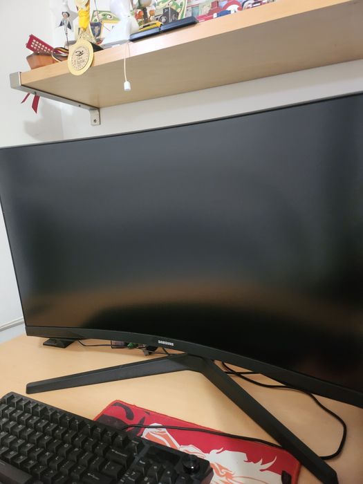 Samsung Odyssey G5 G55C (27 inch, 1440p , VA ,curbat, 165 hz )