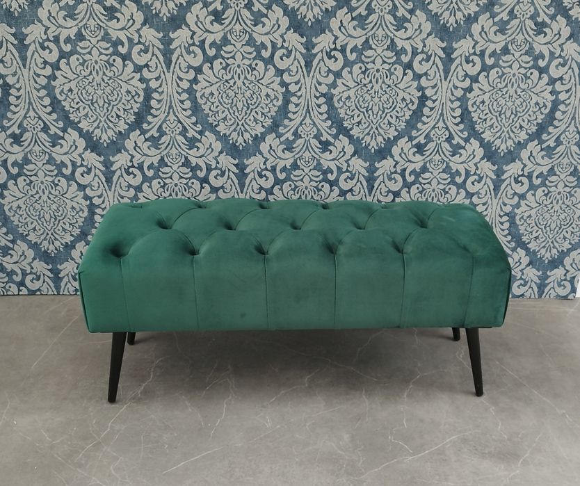 Vând băncuță tapițată Chesterfield din catifea verde