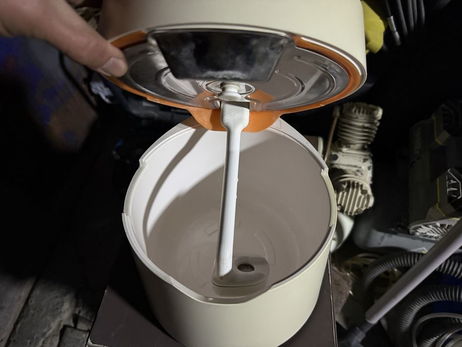 * увлажнитель воздуха BORK (не включается требуется ремонт)