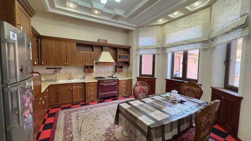 Сдается участок на Метро Буюк Ипак Йоли 2 дома в одном участке 6 сотки