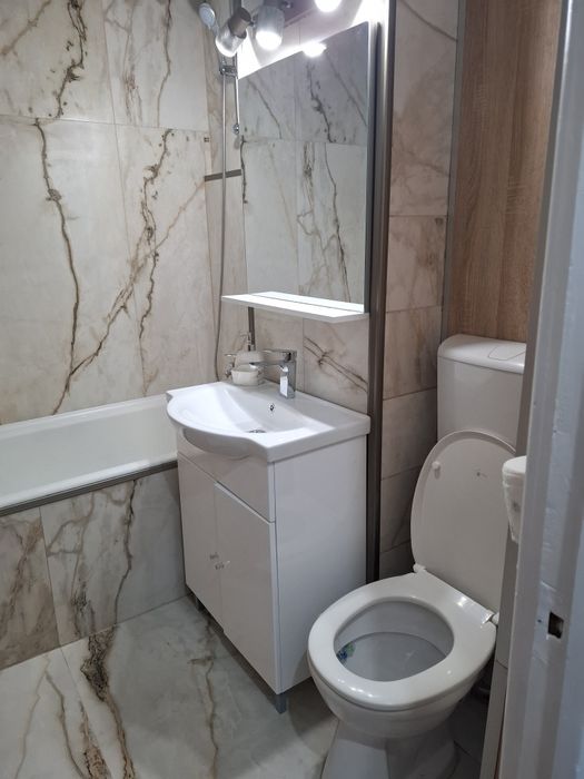 Inchiriez apartament 3 camere