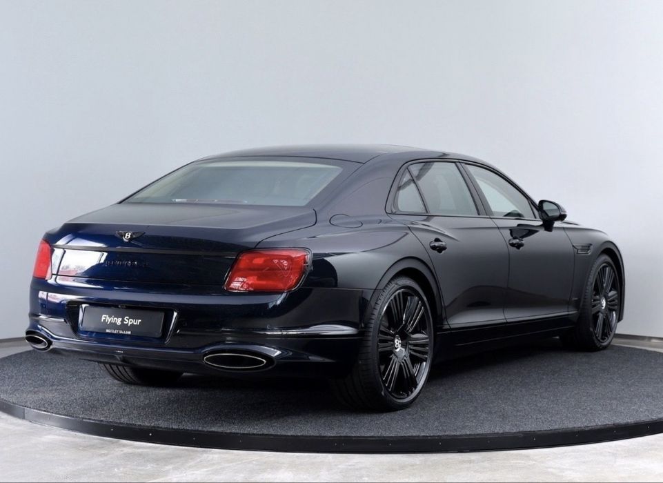 Bentley Flying Spur Azure V8 2026