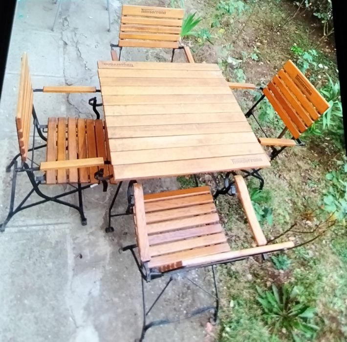 Masă cu 4 scaune pliabile