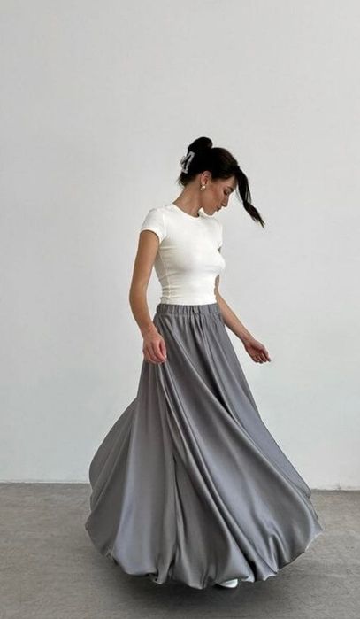 Нова дълга пола тип балон от графитен сатен размер М