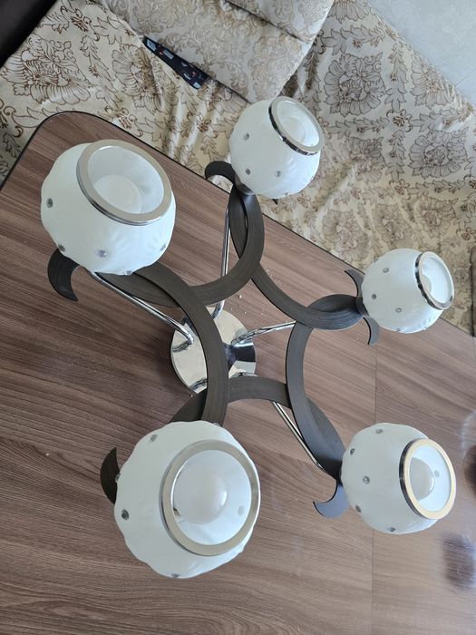 Продаю люстры б/у


---

Продаю люстры по