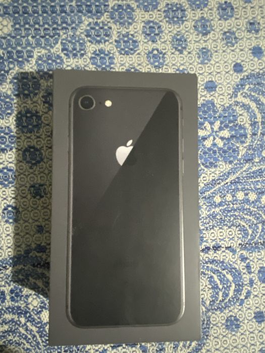 продам телефон айфон 8