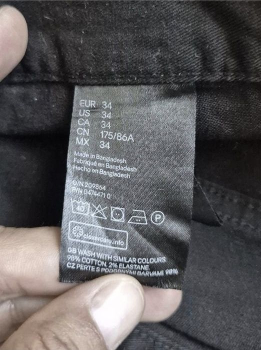Pantaloni scurți de blugi H&M pentru bărbați, model Slim Fit, W34