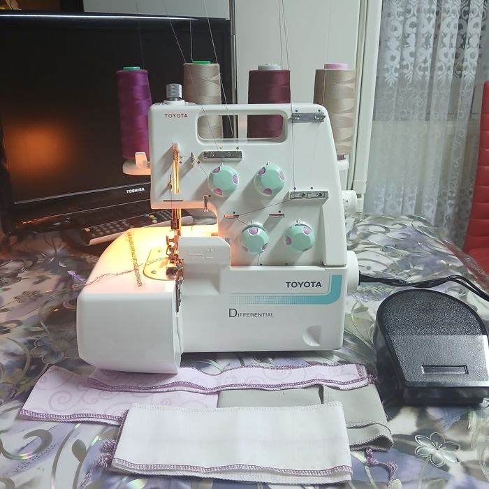 Masina de cusut si surfilat owerlock cu 2 ace 4 fire TOYOTA