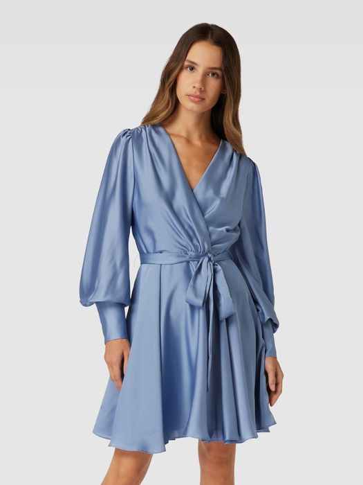 Сатенена рокля Swing