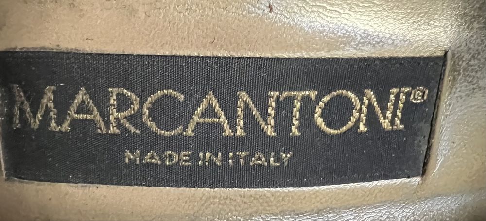 Продаются черные туфли