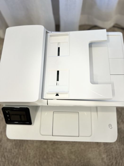Продавам принтер HP laser let pro mfp M227fdw