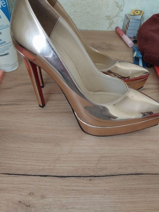 Туфли сатылады жана