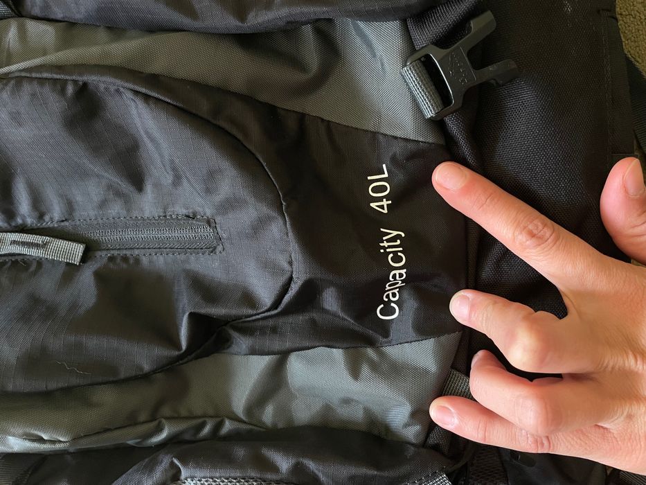 Туристическа раница 40L литра водоустойчива ергономична много джобове