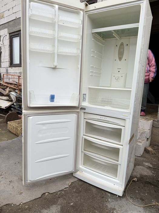 Frigider cu congelator  LG functioneaza perfect