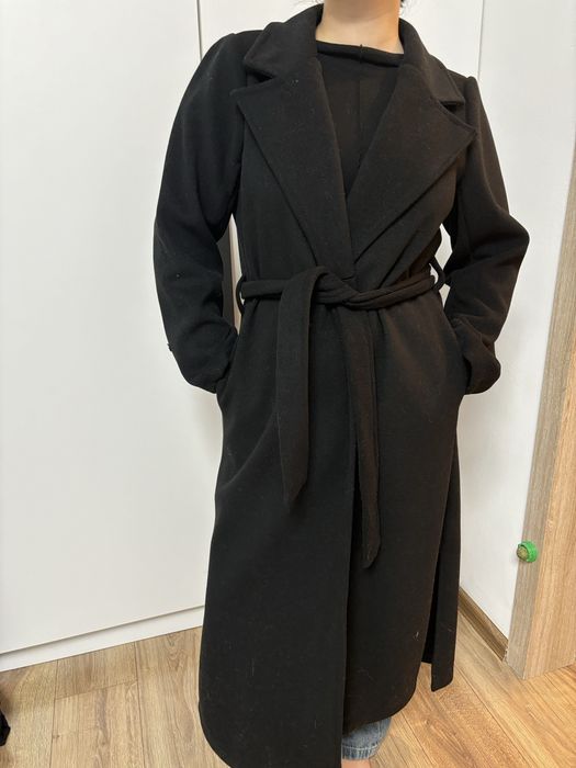 Черное длинное пальто