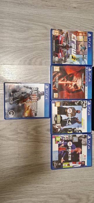 Плейстейшън 4 с игри