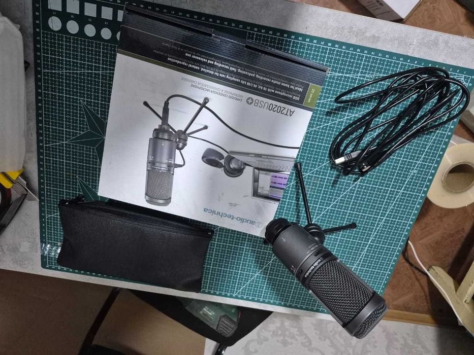 Микрофон Audio-Technica AT2020 USB PLUS черный