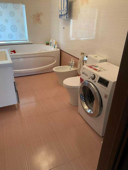 Продам  солидный коттедж в городе