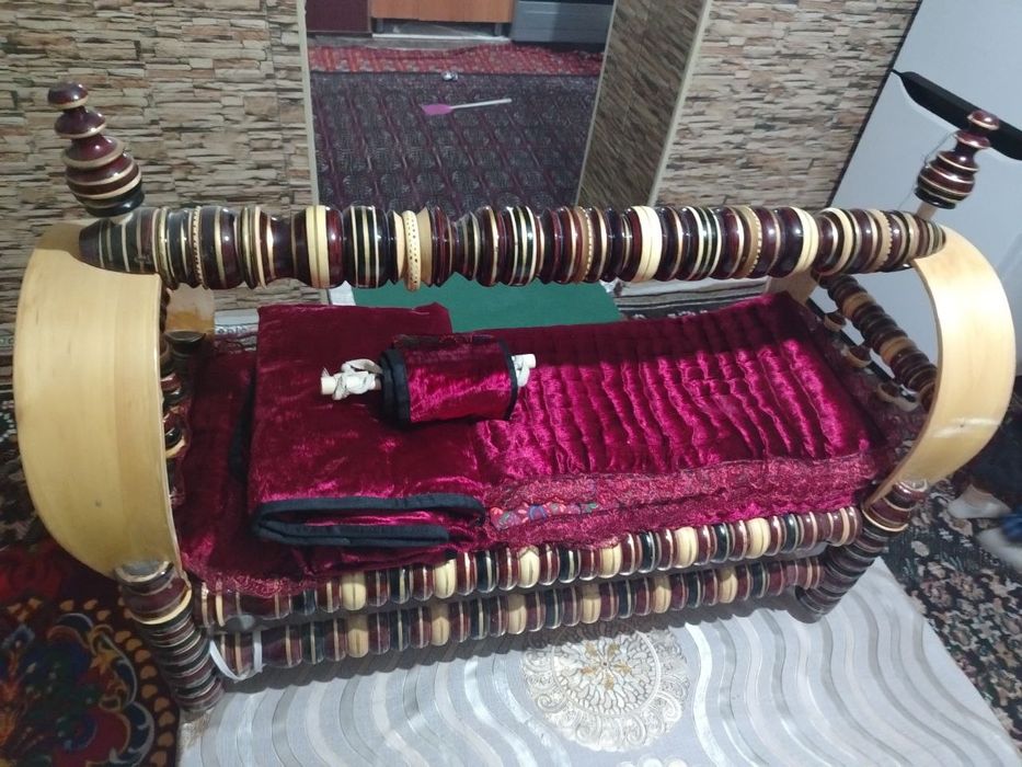 Янги бешик холати Зур ичидаги матрас ва ёпинчиклари тоза 2 ойгина ишла