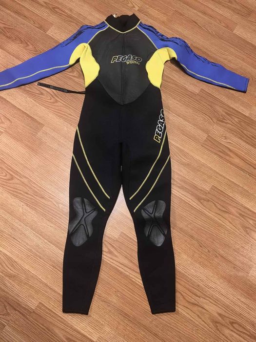 Неопренов гащеризон за гмуркане.