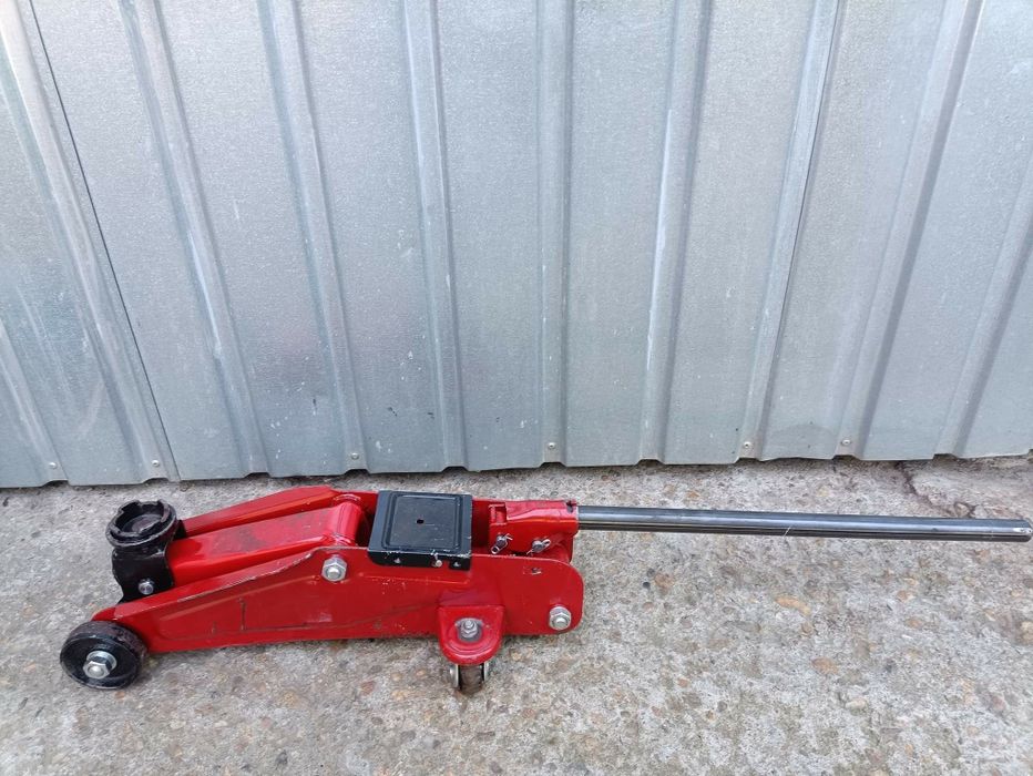 Vând cric hidraulic 2 t.