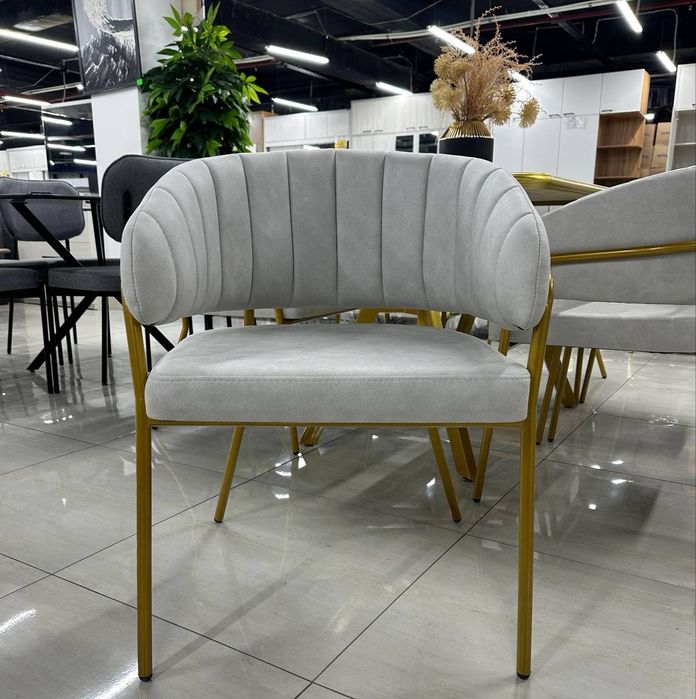 Стол и стулья по акции