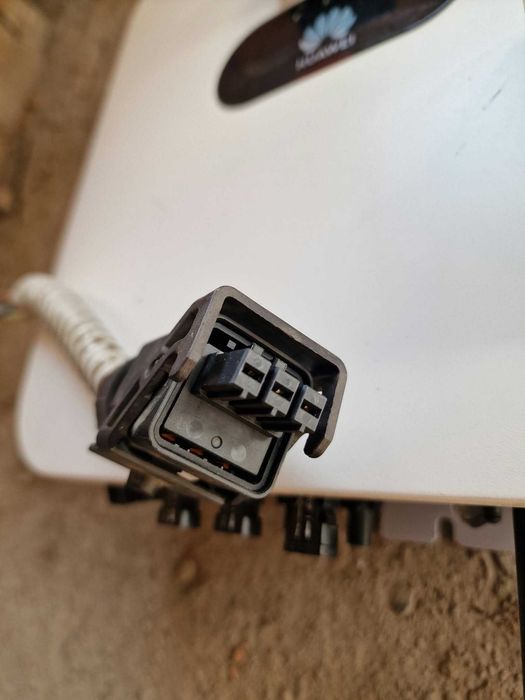 Продававам Монофазен Хибриден Инвертор Huawei SUN2000-6KTL-L1