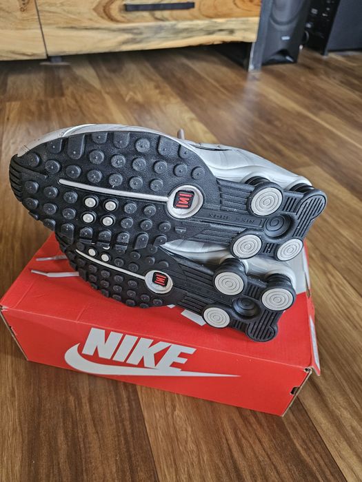 Оригинални маратонки Nike  Air Shox R4