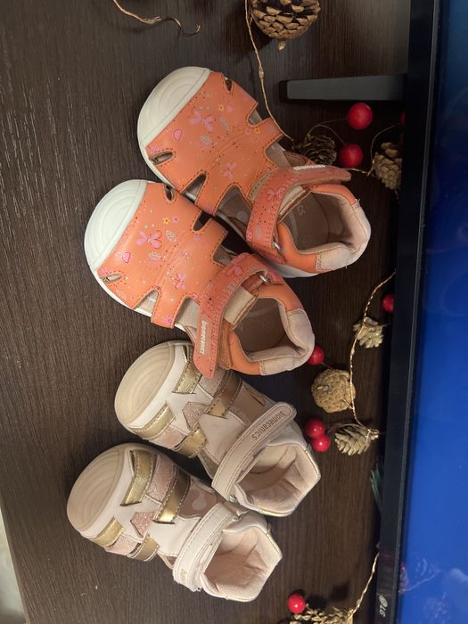 Vând 2 perechi de sandale biomecanics