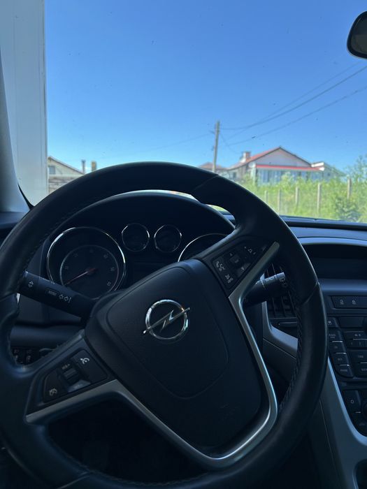 Продава се Opel Astra J 1.7cdti 2011
