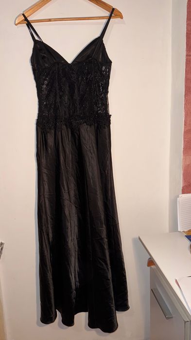 Rochie neagră din satin, de seară/nunta/evenimente,cu decolteu+dantela