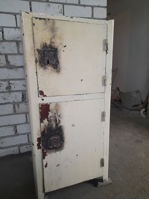 Металлический сейф