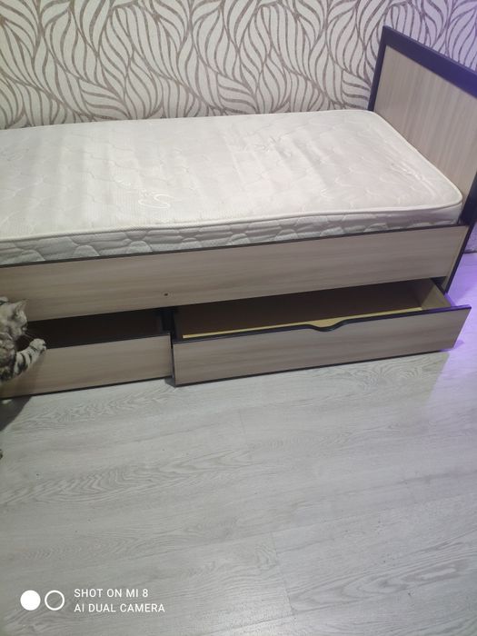 Односпальная кровать