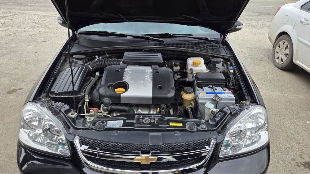 Avtomobil moshina Lasetti