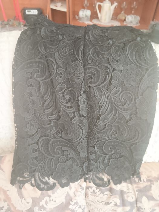 Fusta negra din dantela de cea mai buna calitate cu căptușeală di fetmoar la spate ,,,,preț 50 lei