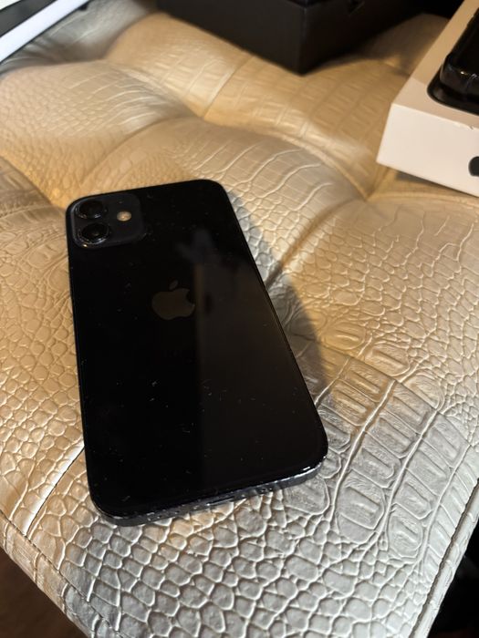 IPhone 12 mini супер състояние.
