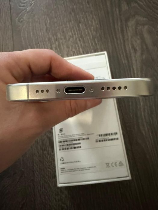 Продам iPhone 16 pro 256g