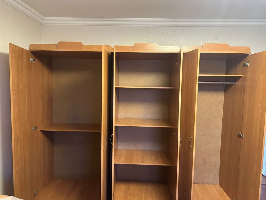 Продам спальный шкаф