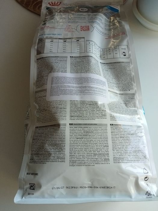 Продам корм для кошек