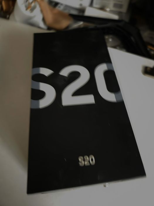 Vând Samsung S20 Fe