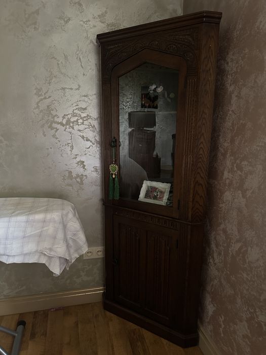 Шкафы и тумбы из дерева