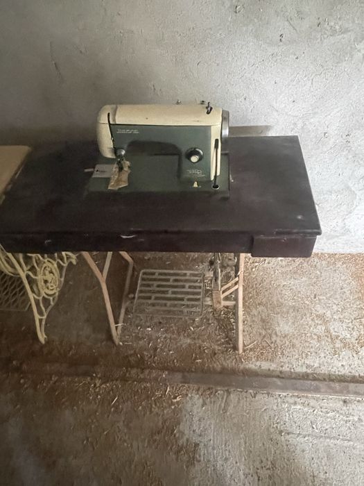 Masini de cusut Ileana si Zhinger