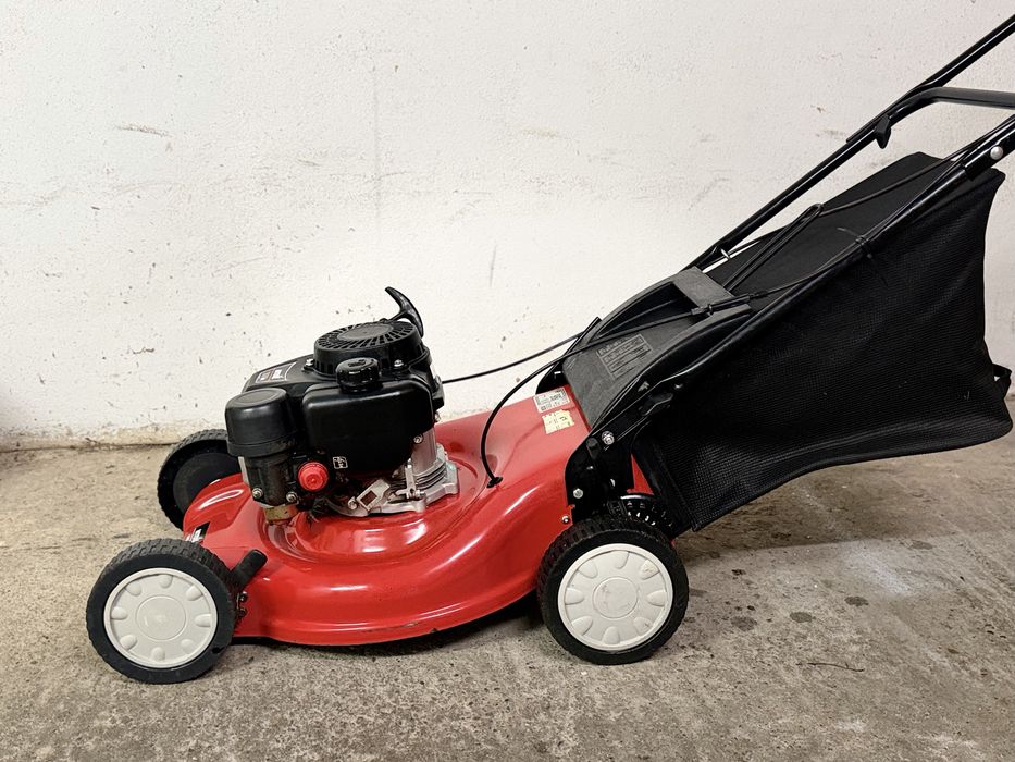 Продава се надеждна бензинова косачка